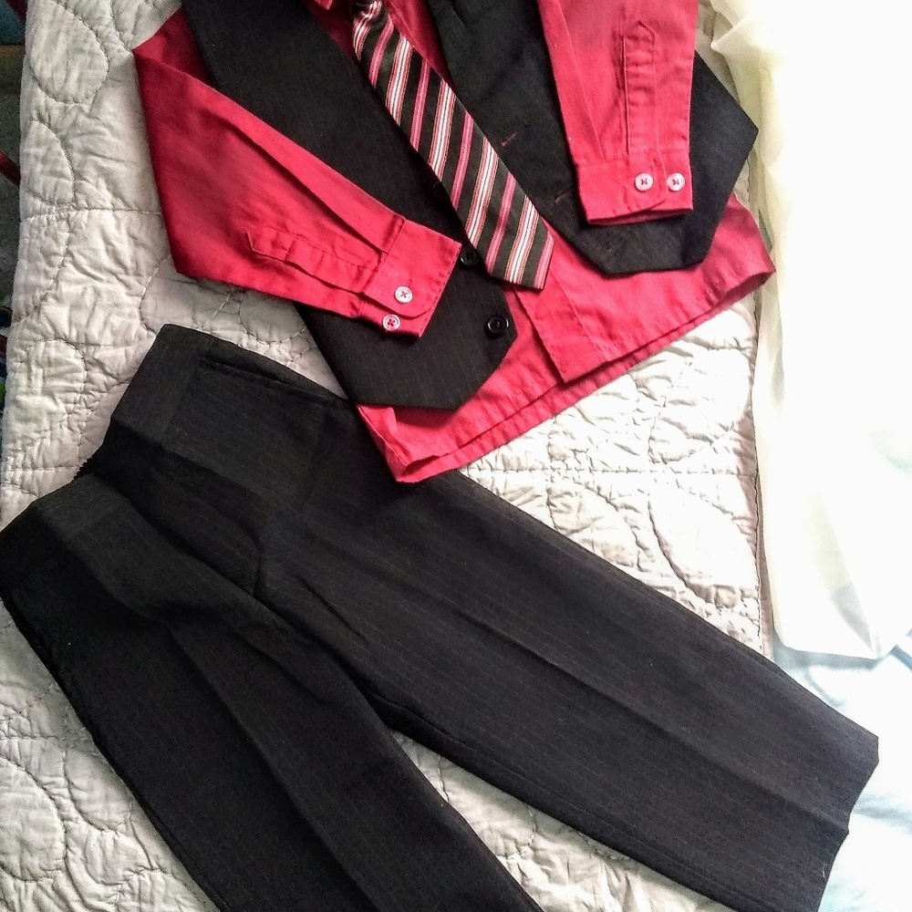 Johnnie Lene toddler boys 3t suit Nwot